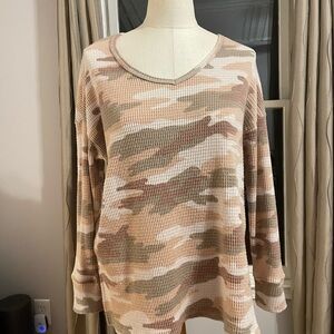 American Eagle Neutral Camo Waffle-Knit V-Neck Top - Beige women’s small